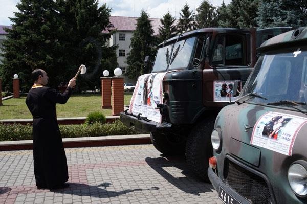 Закарпатські волонтери  відправили для 128-ї бригади дві машини (ФОТО) - фото 1