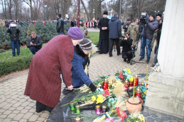 Вінничани вшанували жертв Голодомору  - фото 1