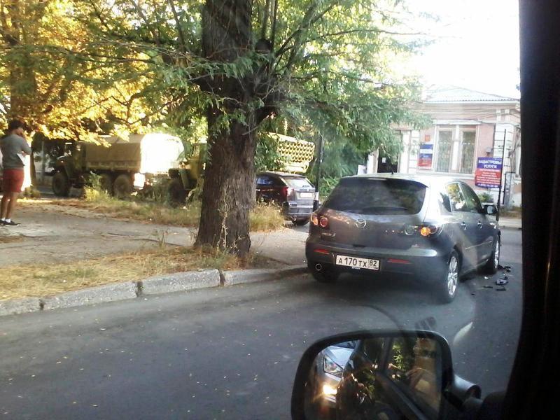 Окупанти на "Граді" влаштували ДТП в Сімферополі (ФОТО) - фото 1 Окупанти на "Граді" влаштували ДТП в Сімферополі (ФОТО) - фото 1