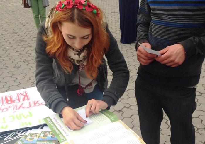 В Ужгороді бійцям АТО купували журнали і надсилали привітання - фото 1
