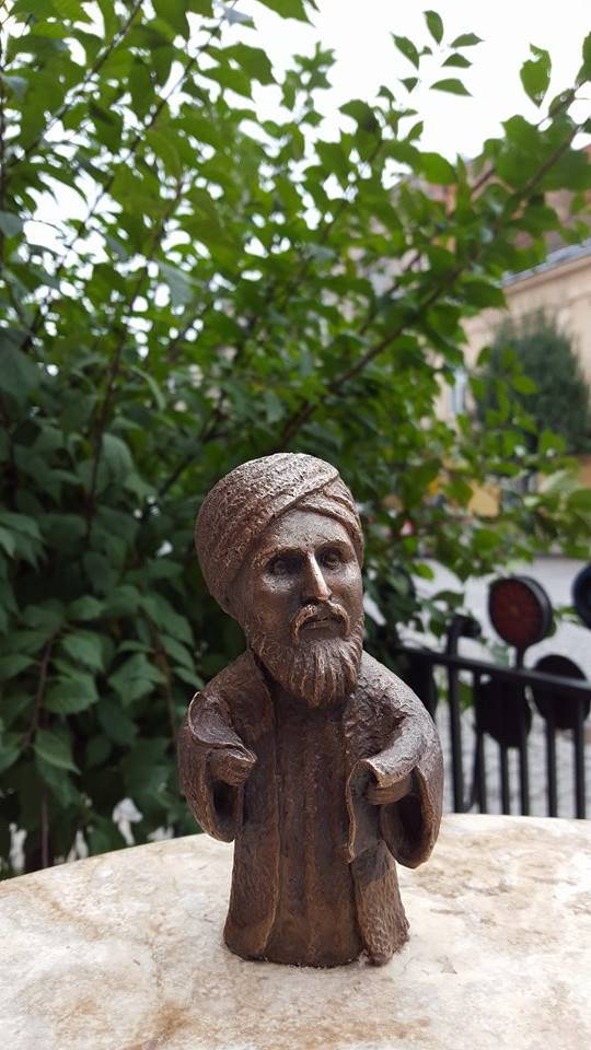 В Ужгороді відкрили 25-у міні-скульптуру - цього разу арабському мандрівнику - фото 2