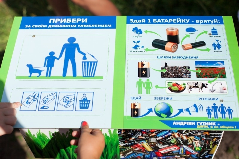 У Львові поставили бокси для прибирання після собак та утилізації батарейок  - фото 1