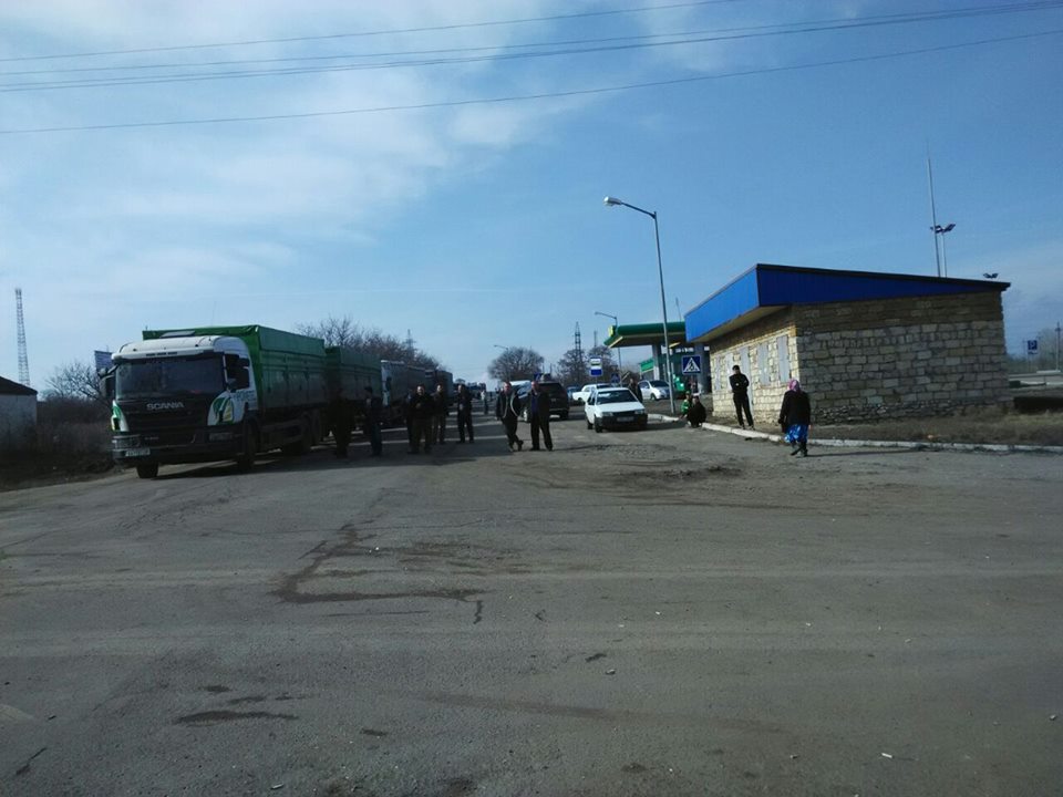 Миколаївці вимагають ремонту дороги національного значення Н-14 - фото 1