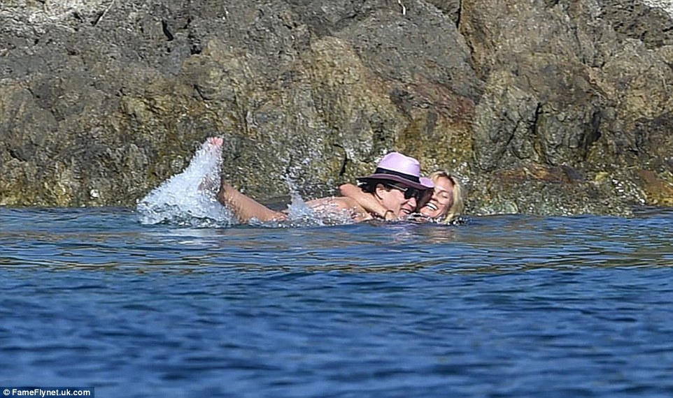 Як Хайді Клум з голими цицьками розважається з бойфрендом на пляжі  - фото 4