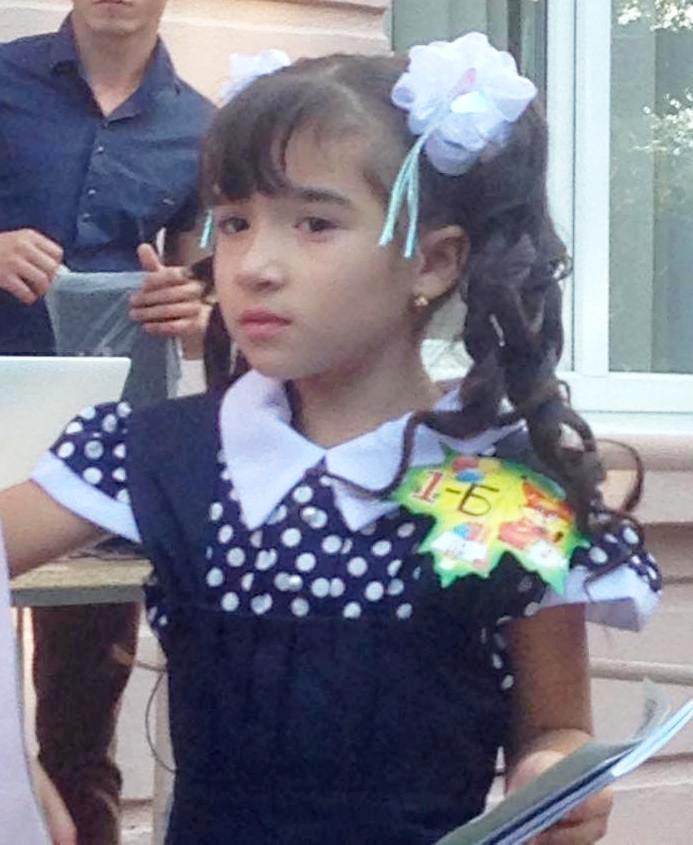 В Ужгороді на святкову "лінійку" вишиванки вдягнули і ромські діти - фото 4