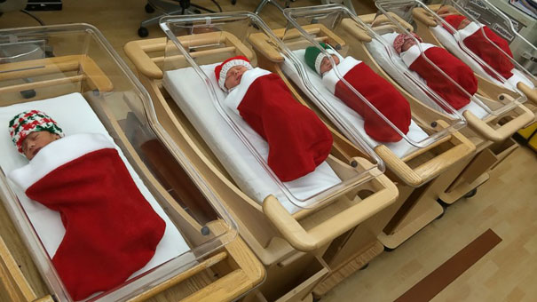 Як винахідливо прикрашають лікарні до Різдва на Заході  - фото 10