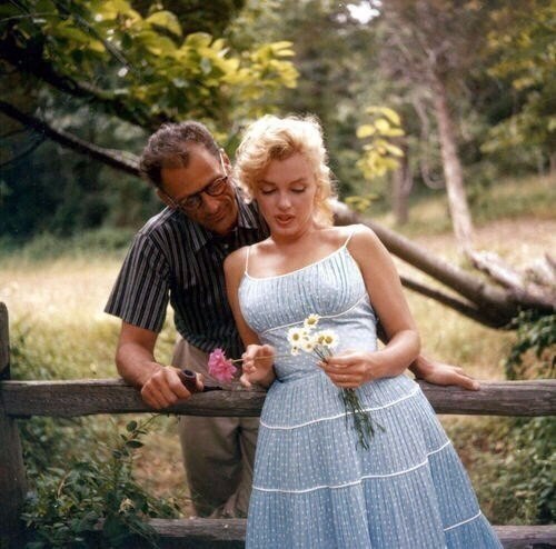 Якою щасливою виглядала Мерилін Монро поряд з чоловіком у далекому 1957 році - фото 2