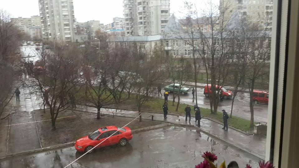 У Львові посеред вулиці знайшли гранату - фото 3
