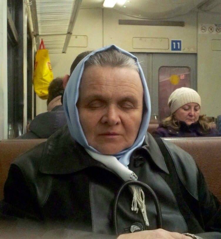 Електричкою іздить бабуся - двійник Ганібала Лектера - фото 1 Електричкою іздить бабуся - двійник Ганібала Лектера - фото 1