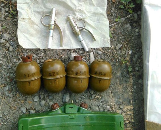 Поблизу Ясинуватої знайдена схованка з гранатометами та міною (ФОТО) - фото 3