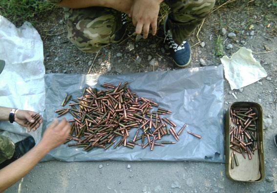 Поблизу Ясинуватої знайдена схованка з гранатометами та міною (ФОТО) - фото 5