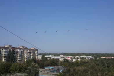 Над Дніпропетровськом помітили військові вертольоти - фото 1