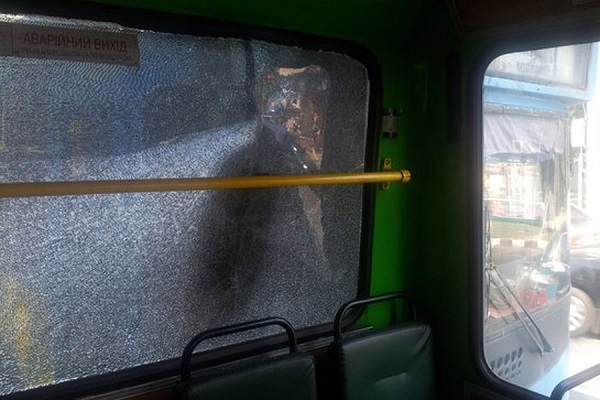 ДТП з тролейбусом: свідки кажуть, що водій був напідпитку  - фото 1