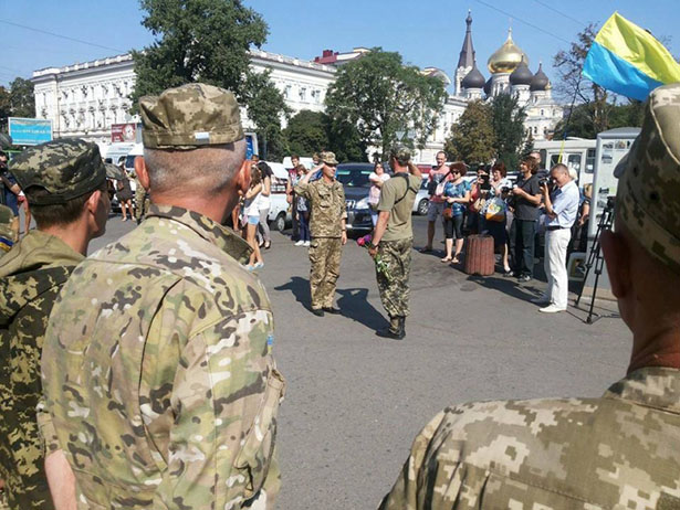 28 воїнів України з 28 бригади повернулся з буремного Донбасу до рідної Одеси - фото 2