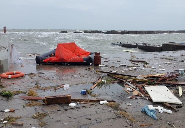 Шторм в Одесі знищив яхту - фото 4