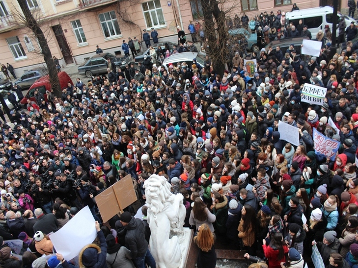 Голова Чернівецької ОДА підтримав мітингуючих студентів - фото 1