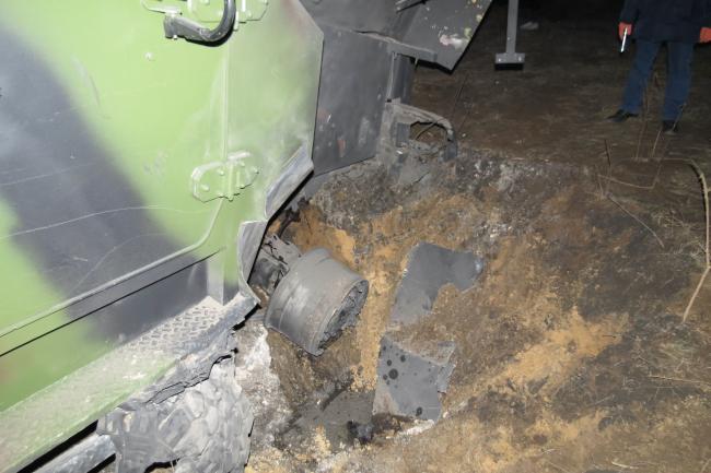 Як підривали та обстрілювали український бронеавтомобіль "Козак" (ФОТО, ВІДЕО) - фото 2