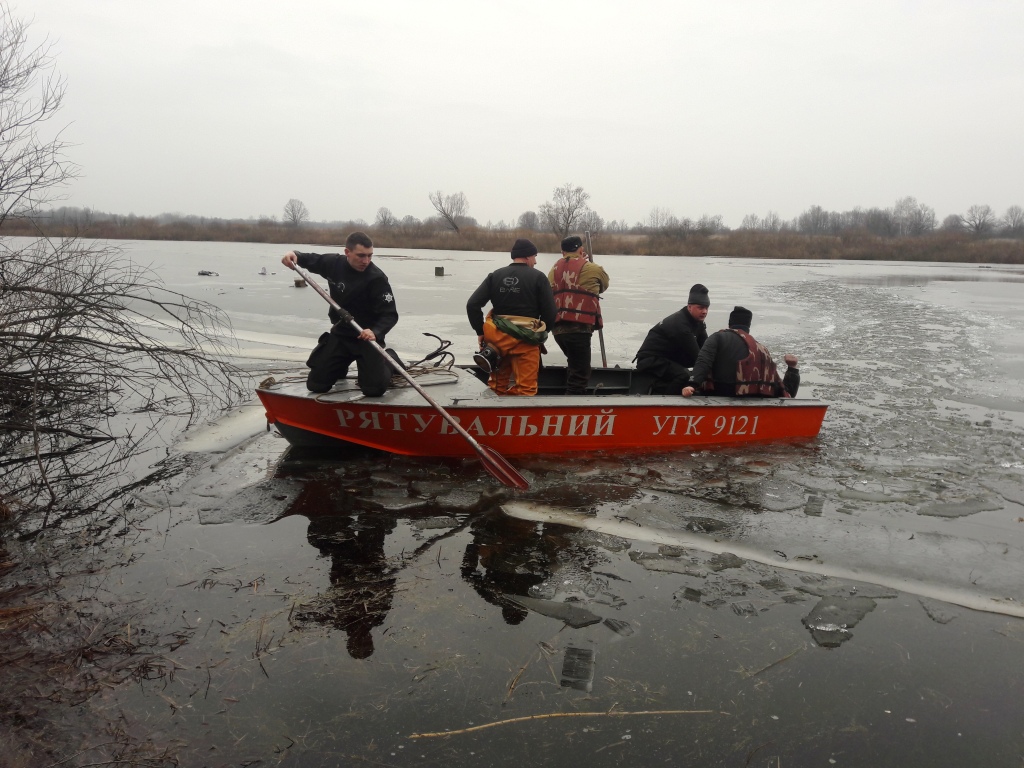 На Чернігівщині провалилися під кригу та потонуло двоє рибалок - фото 1