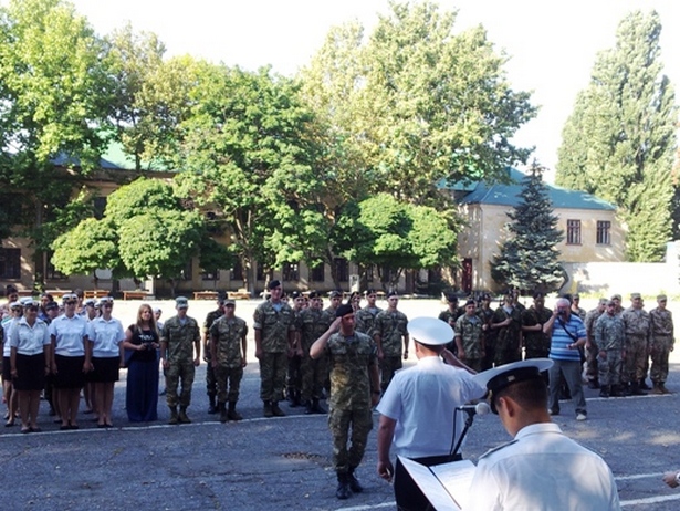 Школярі Одеської школи №69 побували в гостях у військових - фото 1