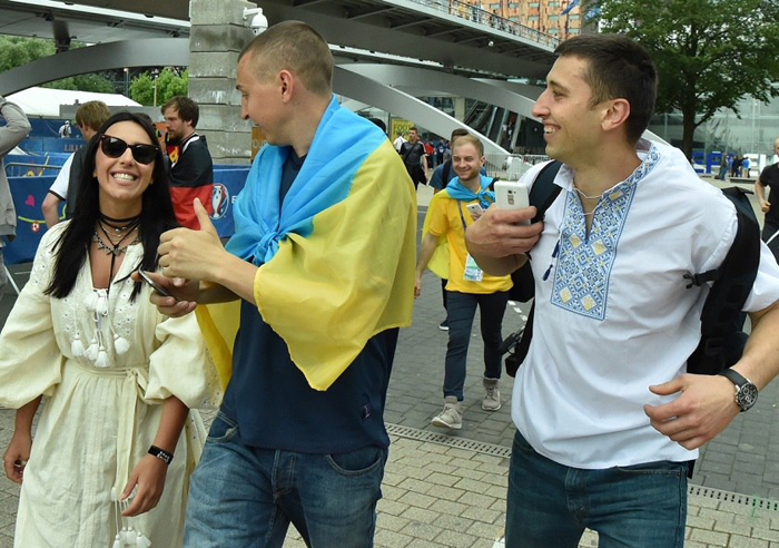 Як Джамала завітала до українських вболівальників у Ліллі - фото 3