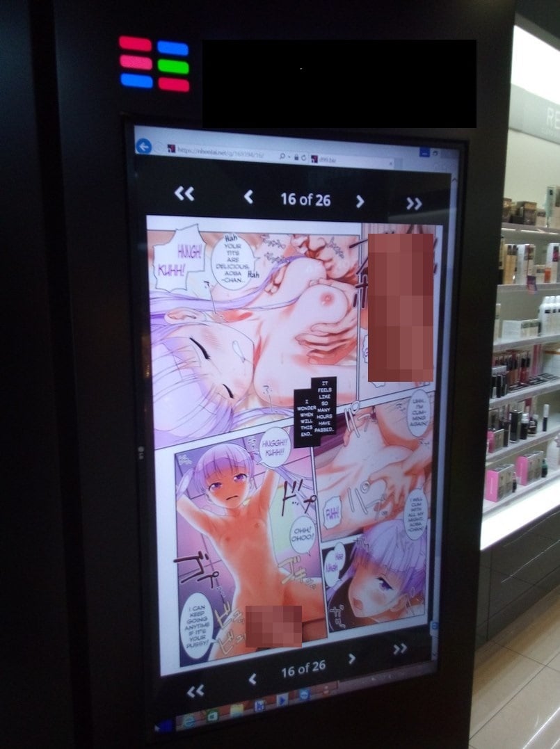 У запорізькому торговому центрі на великий екран потрапило порно - фото 1