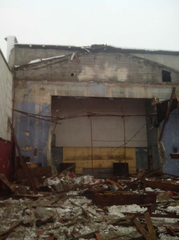 У Харкові екскаватором зруйнували будівлю колишнього кінотеатру ім. Орджонікідзе - фото 8