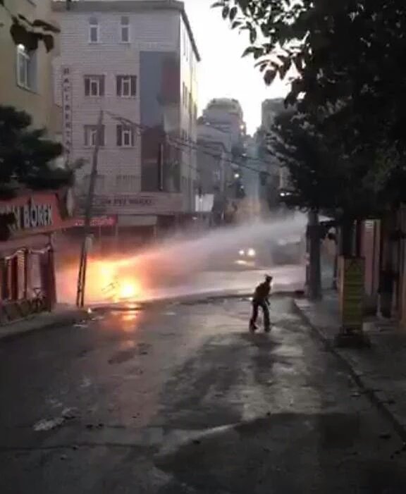 Як турецькі екстремісти у Стамбулі атакують курдів - фото 1