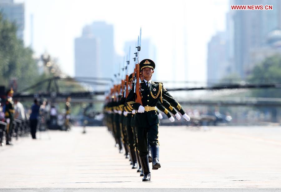 Китай пограв м’язами величезним військовим парадом (ФОТО) - фото 5