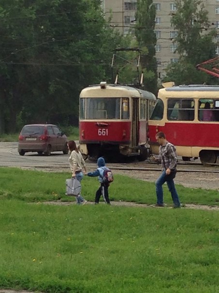 На Салтівці трамвай "втратив" на рейках один з вагонів - фото 3