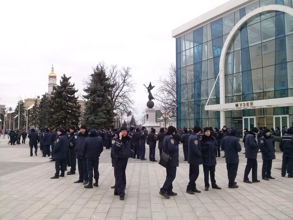 У Харкові мітинг "ностальгії за СРСР" охороняють близько 200 правоохоронців  - фото 1