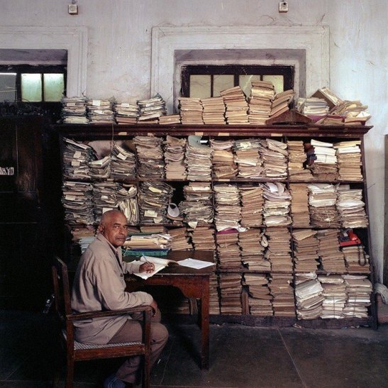 Як "розкішно" виглядають робочі кабінети індійських чиновників - фото 1