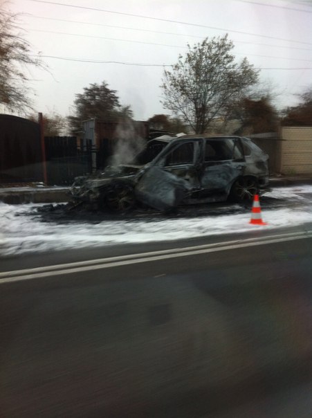 У Харкові повністю згорів "BMW" - фото 4
