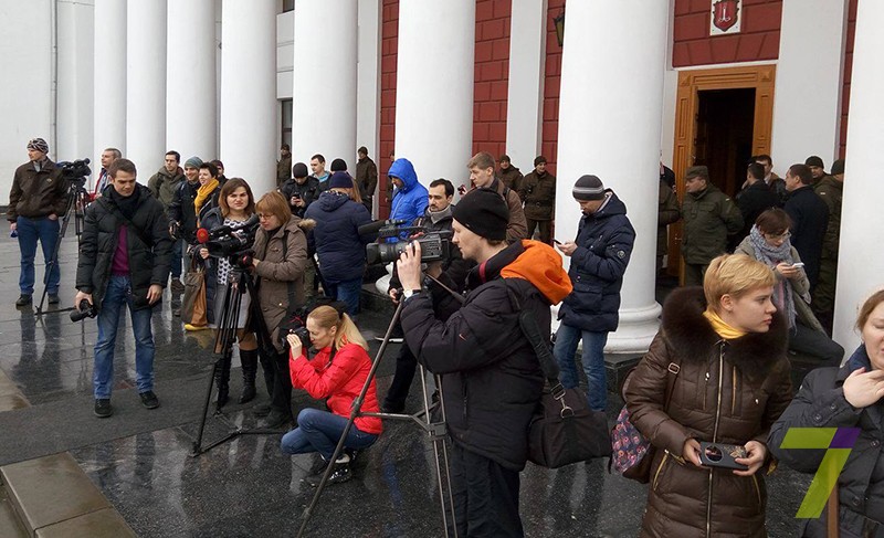 Перед міською радою Одеси проходить мітинг - фото 2