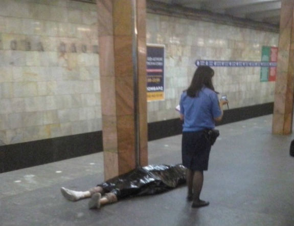 У столичному метро помер літній чоловік - фото 1