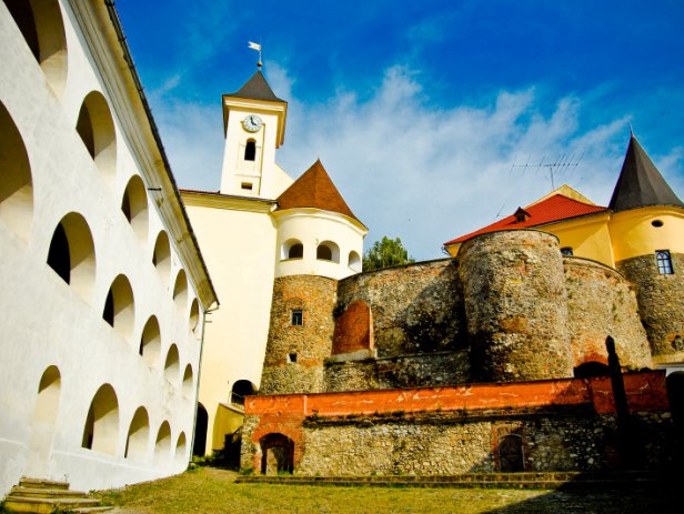 Мукачівський замок потрапив у список наймоторошніших місць України - фото 1