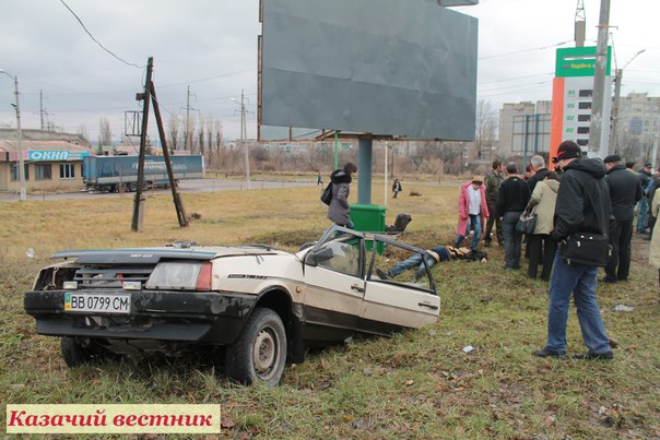 В окупованому Стаханові машину розірвало навпіл: пасажири загинули (ФОТО) - фото 1