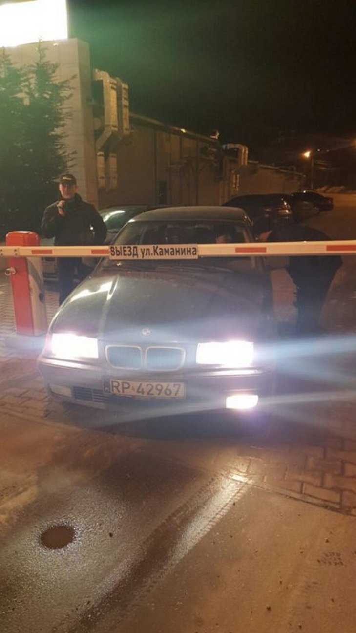Поліція, охорона парковки та автомобілісти з'ясовували стосунки в Одесі - фото 2