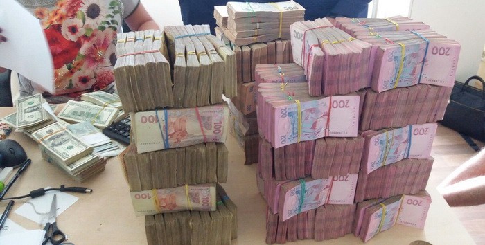 У Києві та Харкові виявили конверт, через який "крутили" гроші для терористів   - фото 1