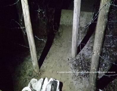 Двоє контрабандистів пошкодили "колючий дріт" на кордоні з Росією - фото 2