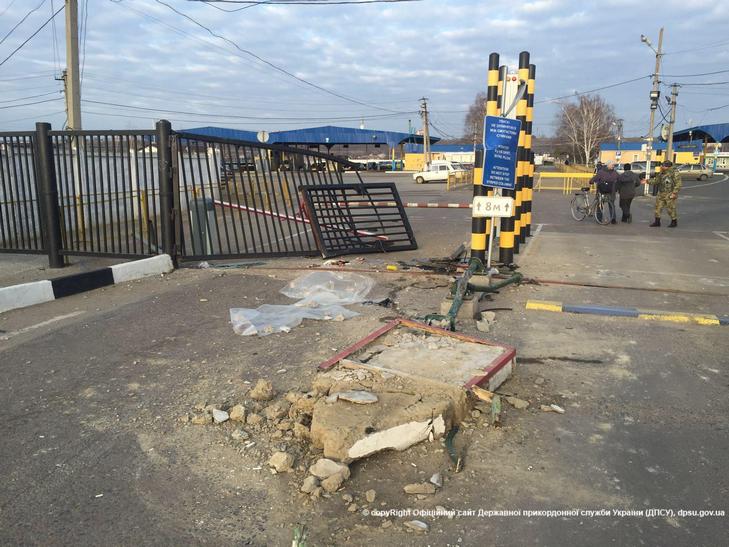 На Одещині на в’їзді в пункт пропуску "Кучурган" сталася ДТП. Є жертви - фото 2