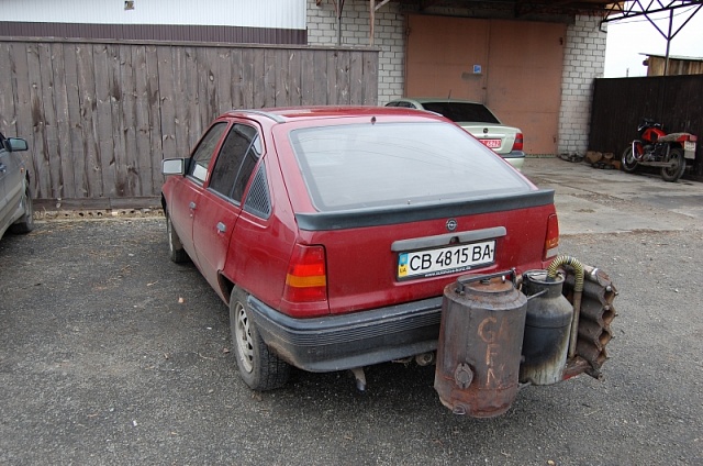 Українець "навчив" авто їздити на дровах - фото 1