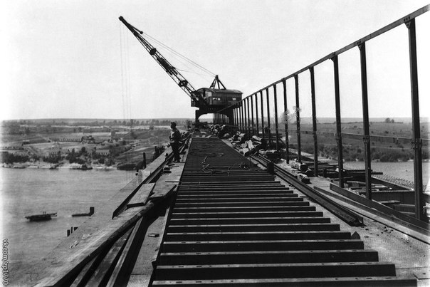 Нові унікальні історичні фото Запоріжжя: зруйнований інститут та будівництво мостів