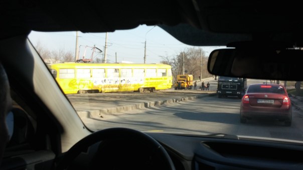 У Харкові трамвай вилетів на проїжджу частину вулиці  - фото 4