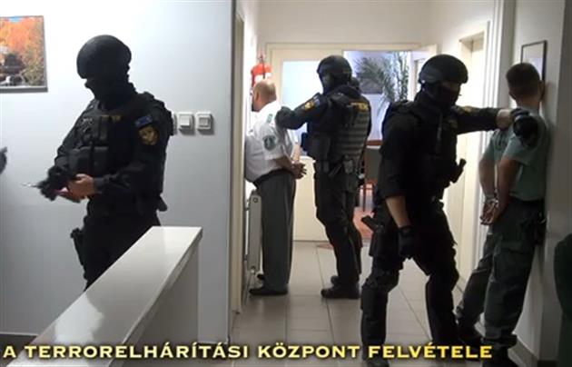В Угорщині арештували 18 митників через контрабанду з Закарпаттям  - фото 1