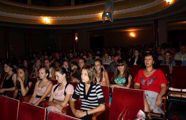 "Тіні забутих предків" зібрали в Ужгороді повний зал глядачів - фото 1