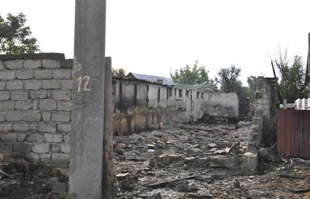 У Мукачеві, на згарищі будинку барона, роми активно ведуть розкопки - фото 2