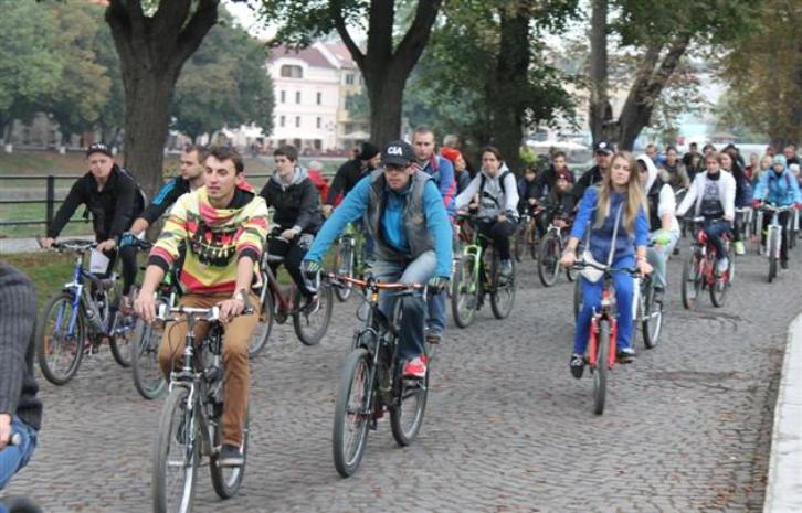 В Ужгороді відбувся осінній велозаїзд (ФОТО,ВІДЕО) - фото 1