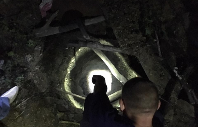 На Закарпатті під кордоном із Словаччиною шукають контрабандний тунель - фото 3