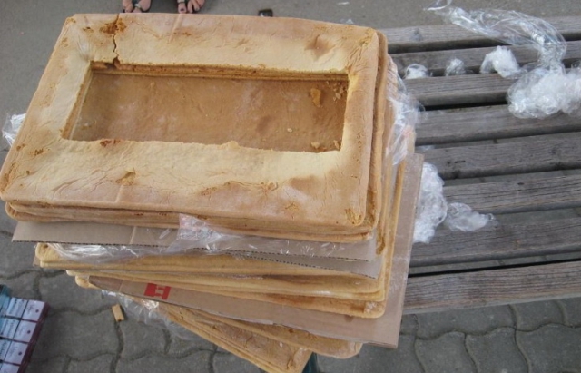 Винахідлива контрабандистка вивезла з Закарпаття сигарети у медових коржах - фото 2