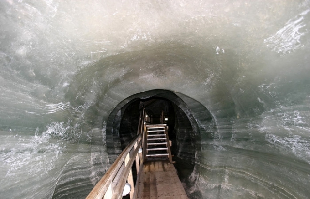 За 200 км від Ужгорода розташована найбільша льодова печера Європи - фото 1